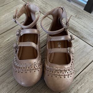 Charming Kids Shoes in Metallic Pink